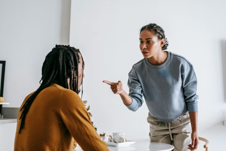 La charge mentale dans les couples : Comment alléger ce fardeau invisible